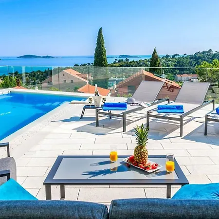 Vila Brasina Sleeps 7 With Pool Air Con And Wifi
