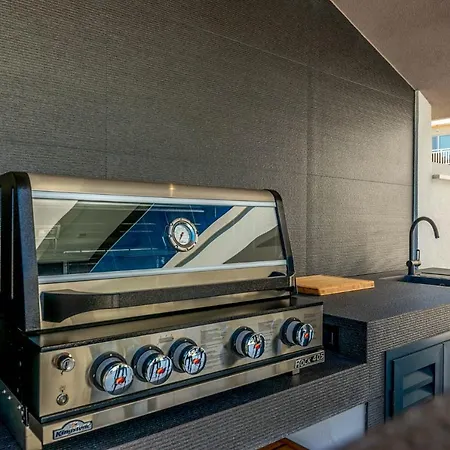 Brasina Sleeps 7 With Pool Air Con And Wifi Mlini